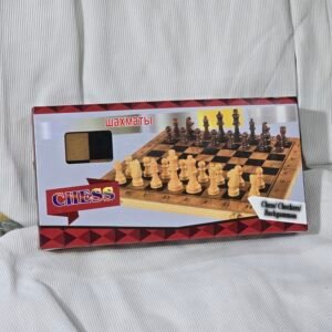 Xadrez de gamão com peças de madeira